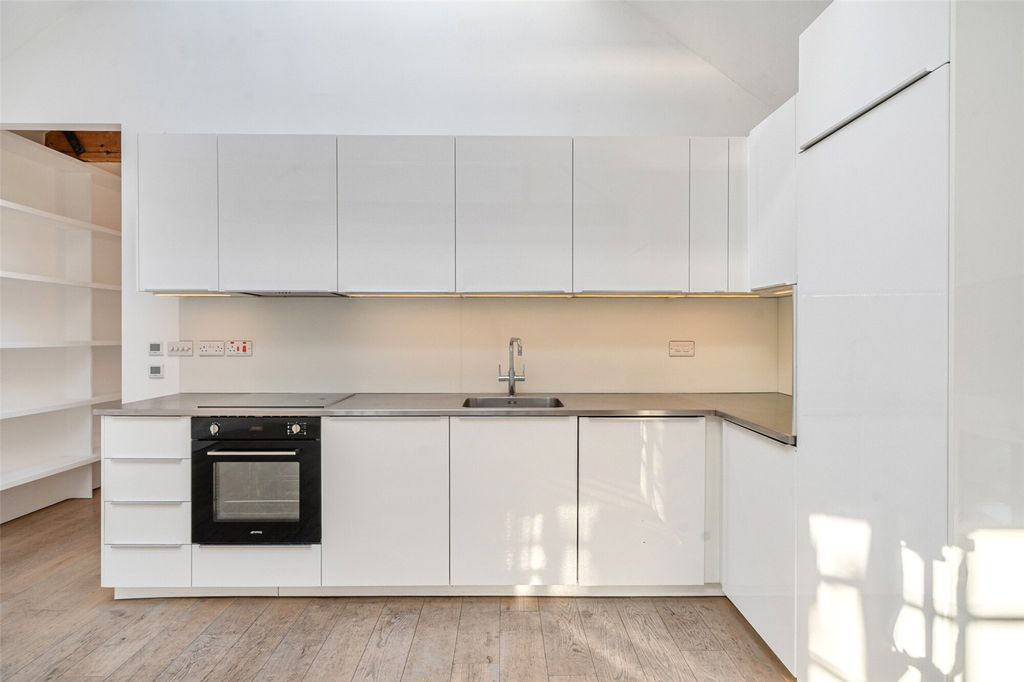 Property photo 3 of 23 Kitchen