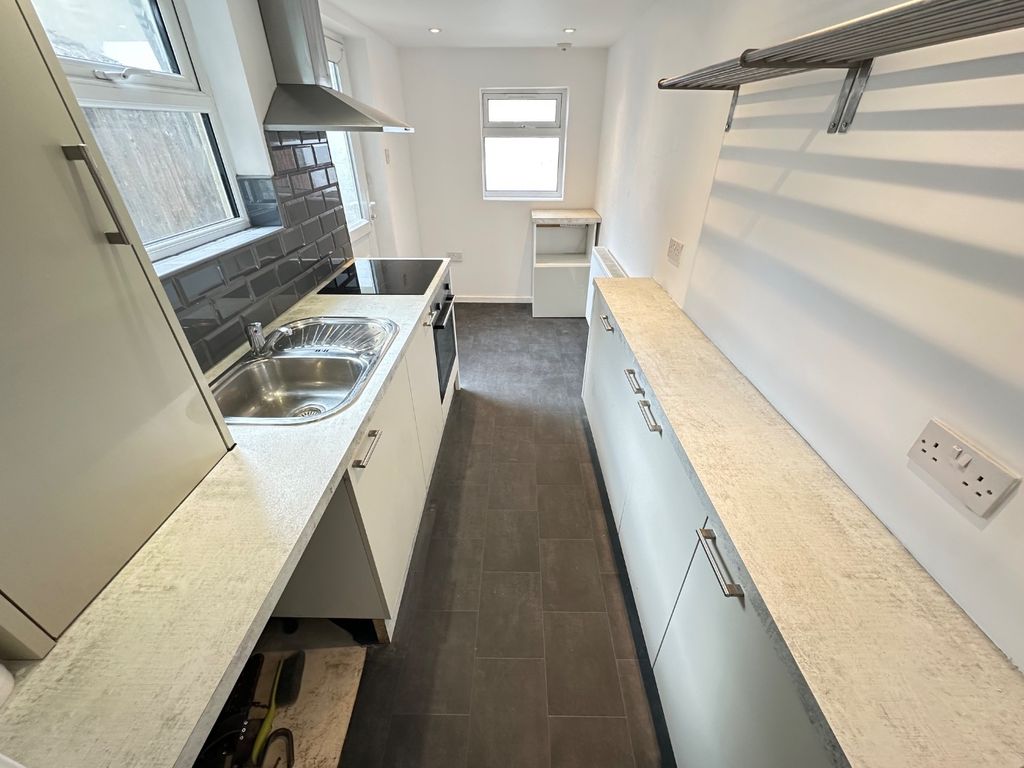 Property photo 2 of 8 5092621