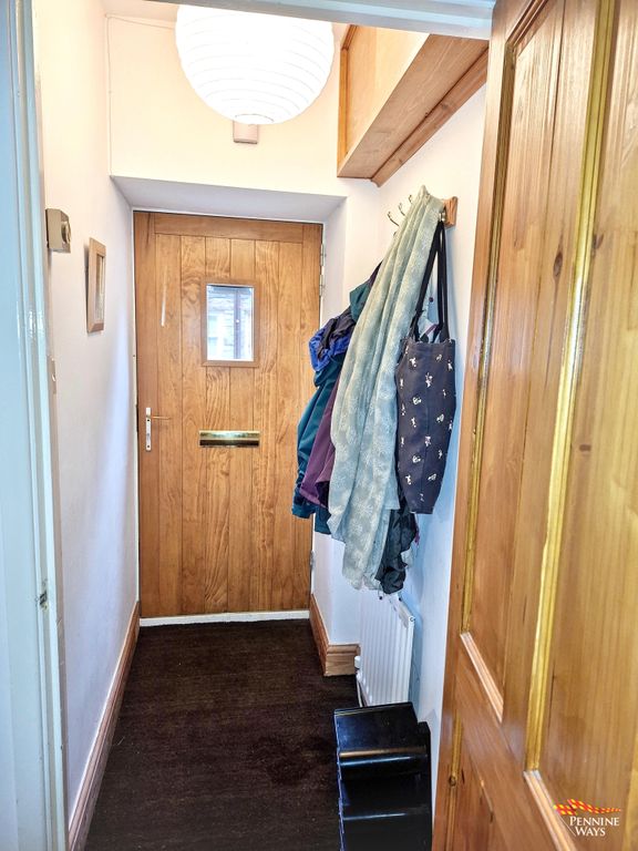 Property photo 3 of 20 Entrance Hall