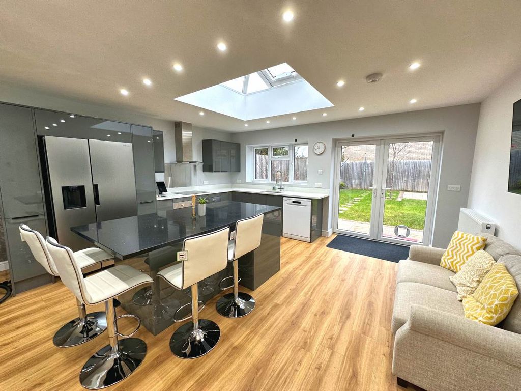 Property photo 3 of 20 Kitchen