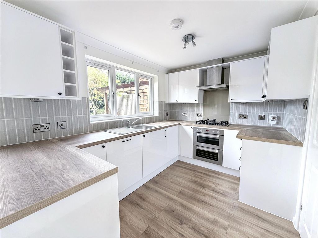 Property photo 3 of 12 Kitchen/Diner