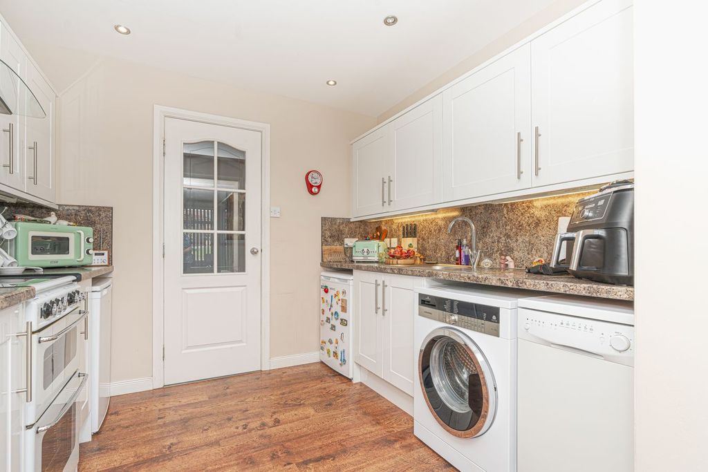 Property photo 2 of 30