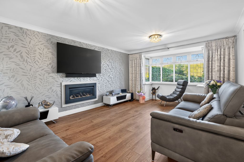 Property photo 3 of 27 Living Room