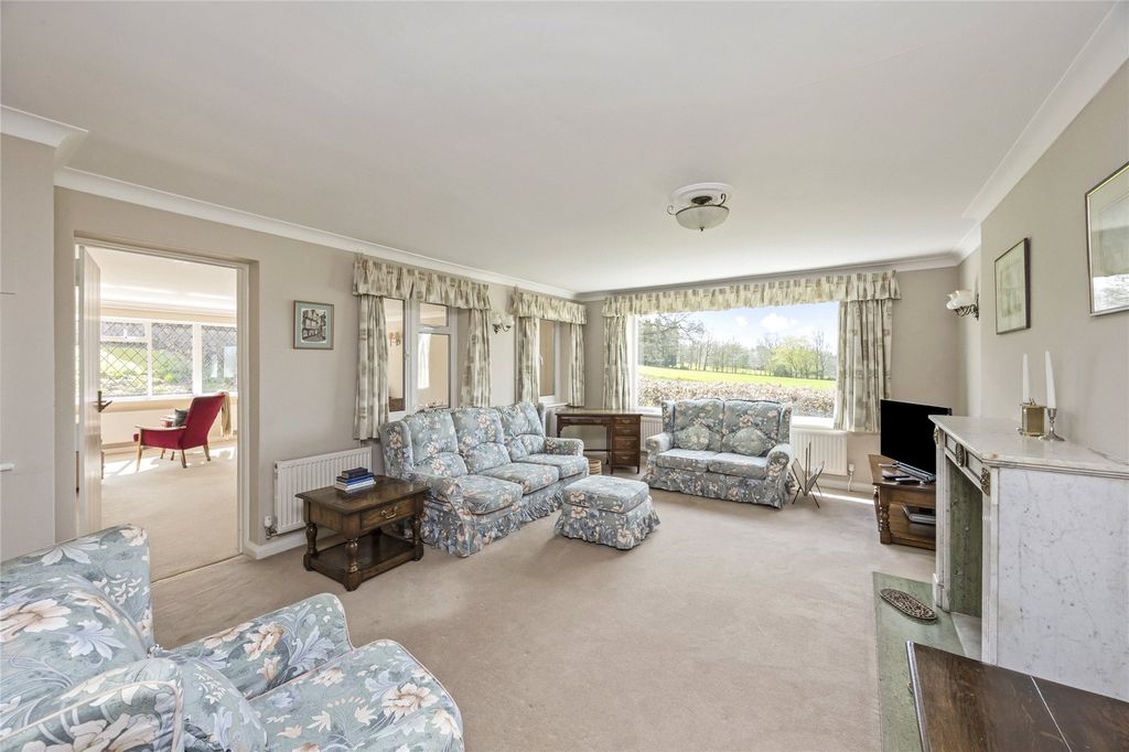 Property photo 2 of 26 Sitting Room