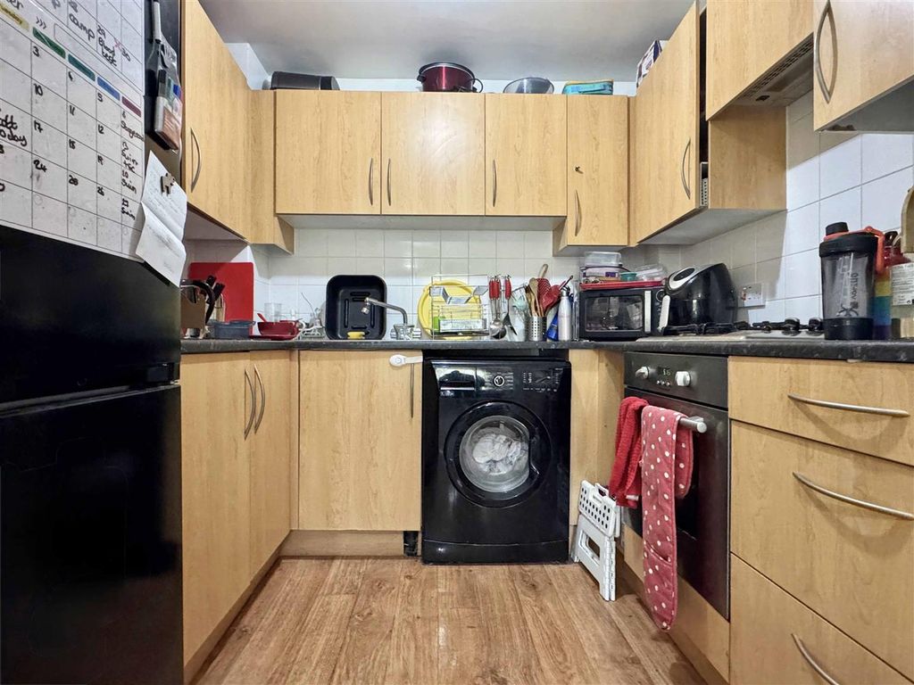 Property photo 3 of 10 Kitchen B.Jpg