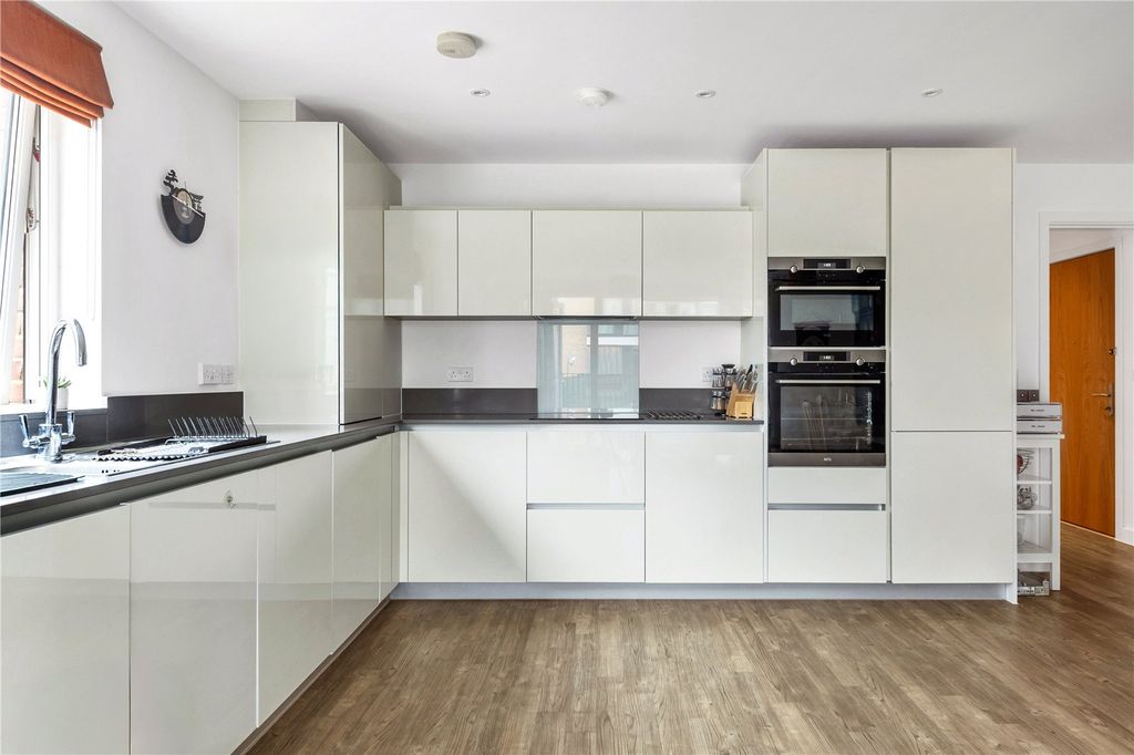 Property photo 2 of 11 Picture No. 03