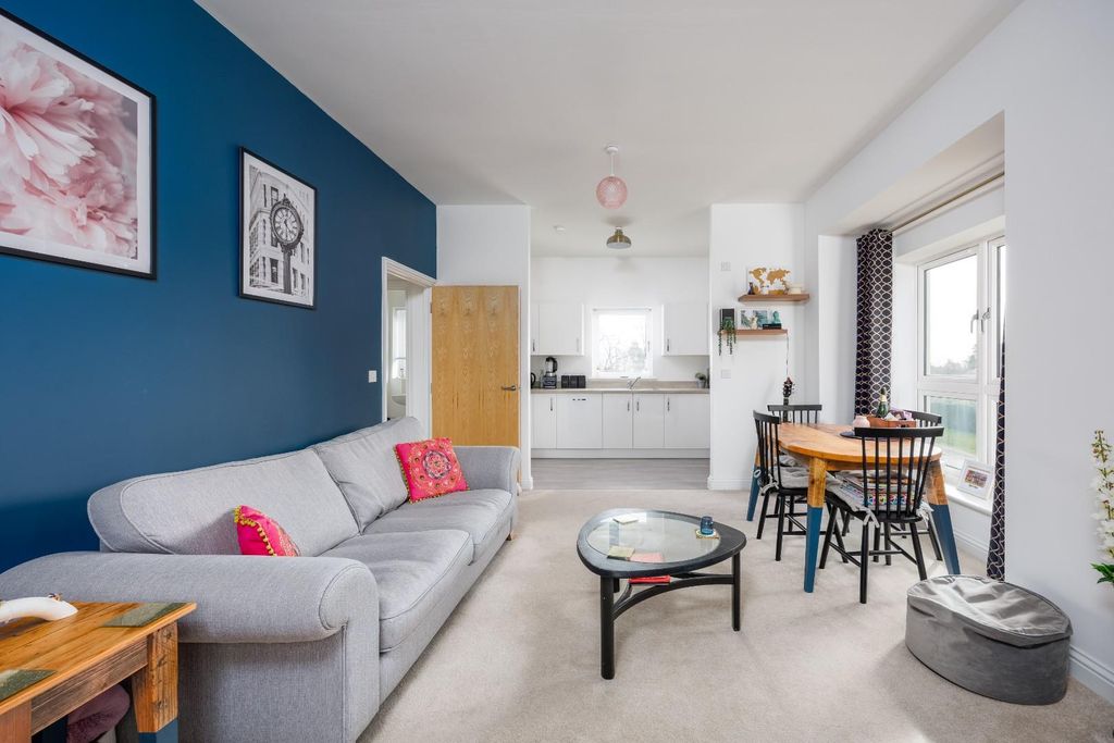 Property photo 3 of 13 90_Bailey_Place_Crowborough_Tn61Fp_Rootspropertyma