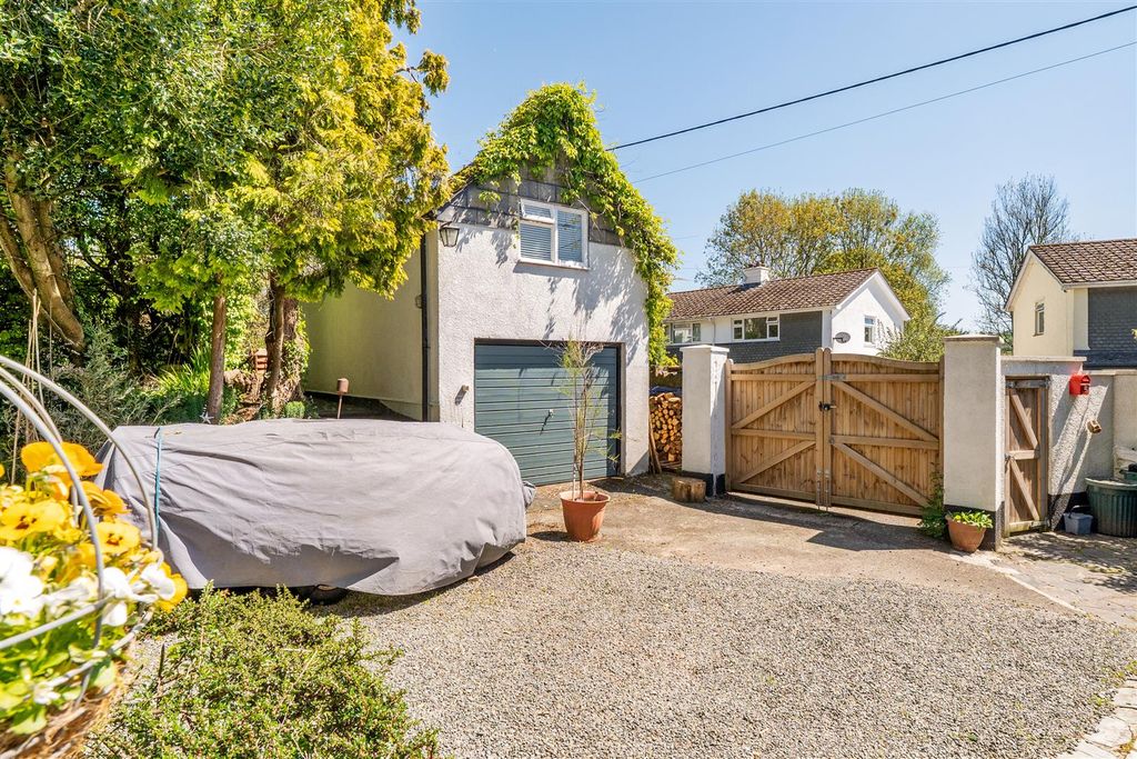Property photo 3 of 36