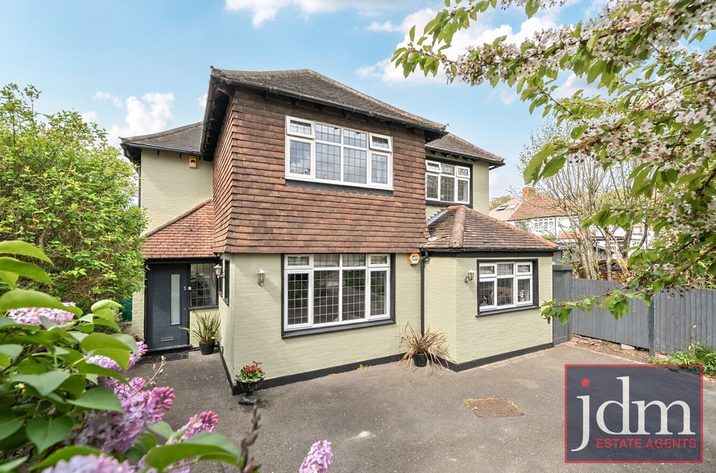 Property photo 1 of 34 E8B77ce5-88De-490...