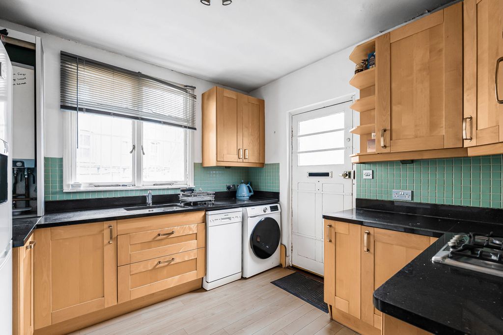 Property photo 3 of 17 Kitchen