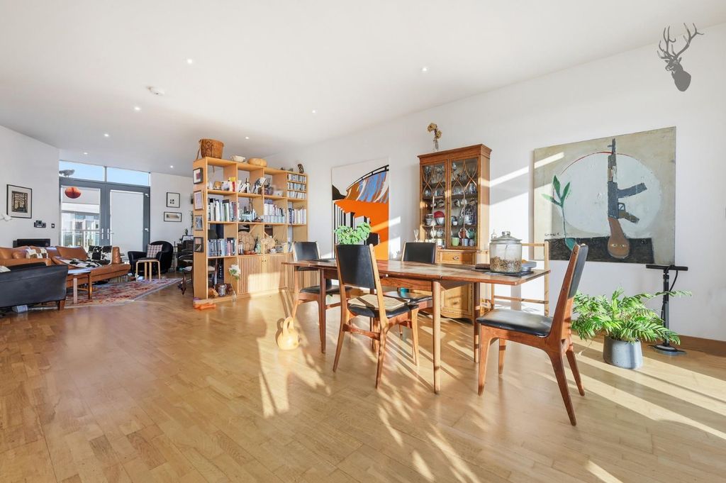 Property photo 2 of 22