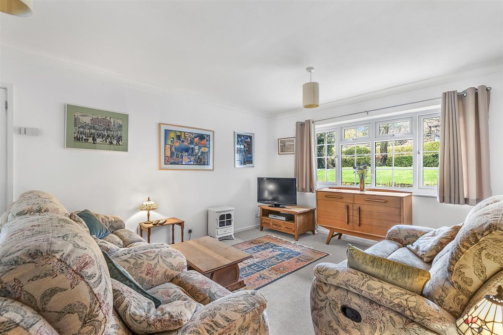 Property photo 3 of 17 Sitting Room.Jpg