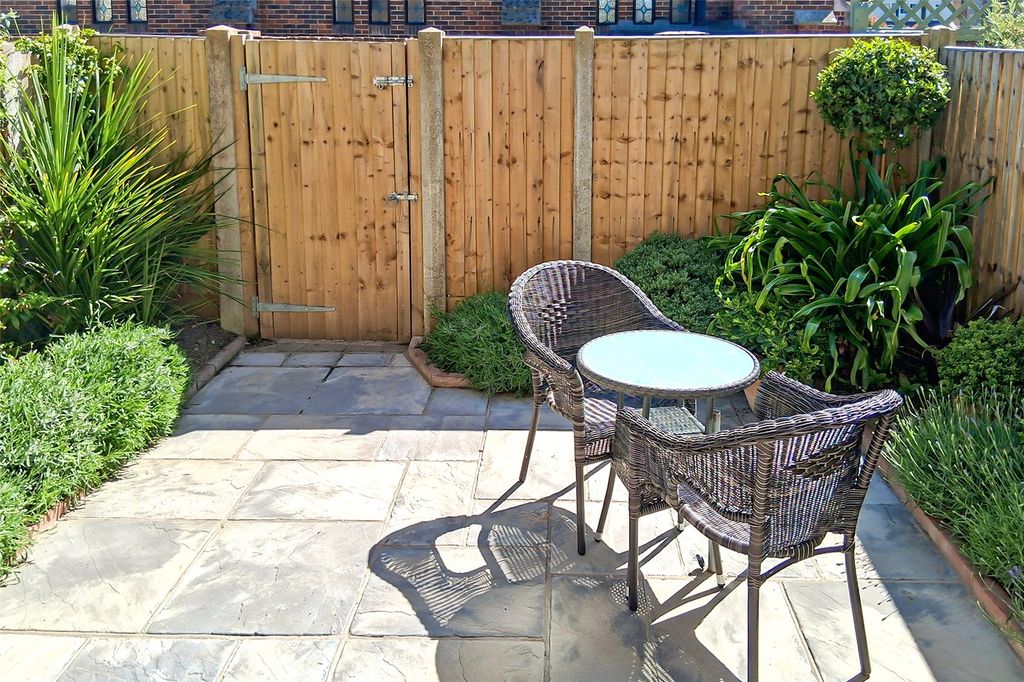 Property photo 2 of 16 Picture No. 21