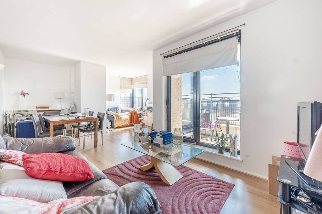 Property photo 2 of 8