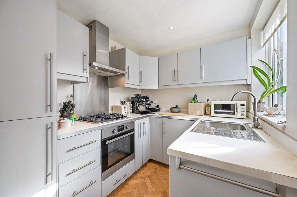 Property photo 3 of 11 Fbl - Benbow Road - Kitchen3 (1).Jpg