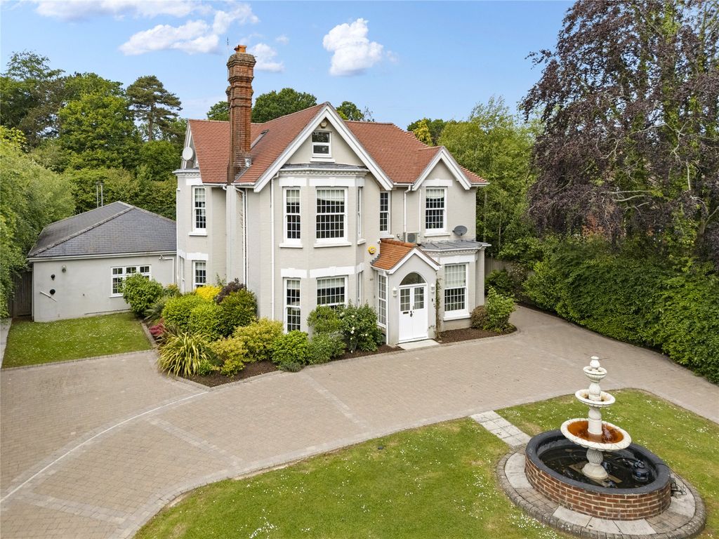 Property photo 1 of 43 Picture No. 05