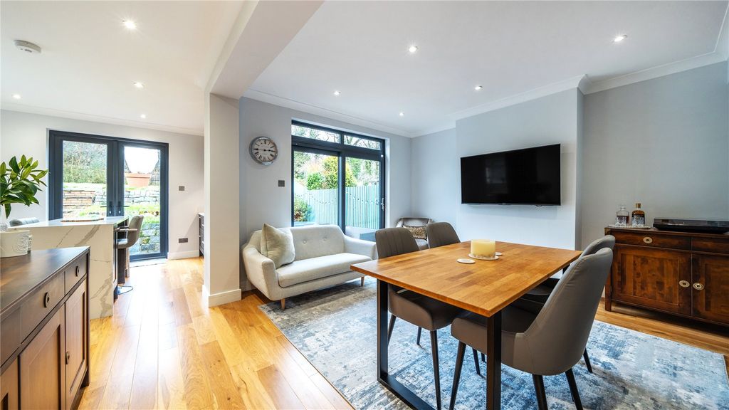 Property photo 3 of 38 Picture No. 24