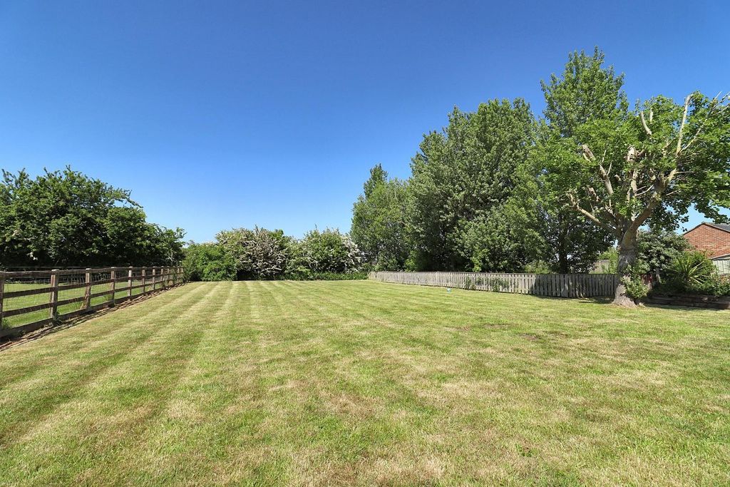 Property photo 2 of 36