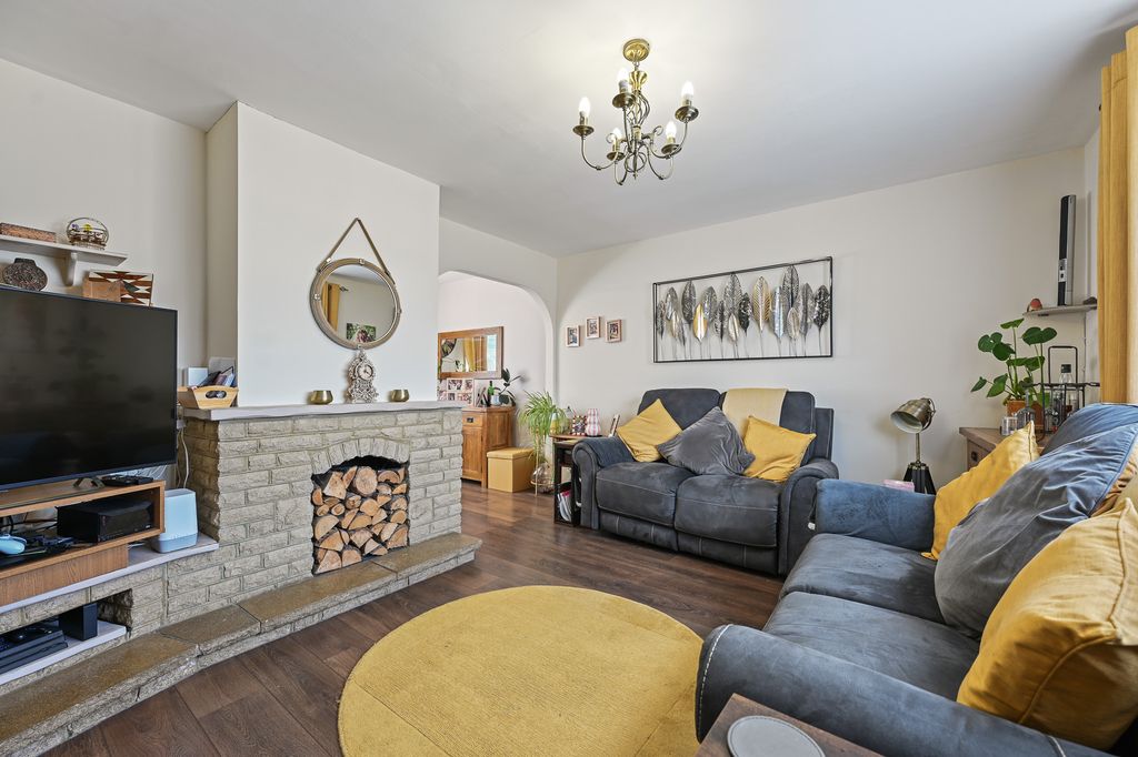 Property photo 2 of 13 9