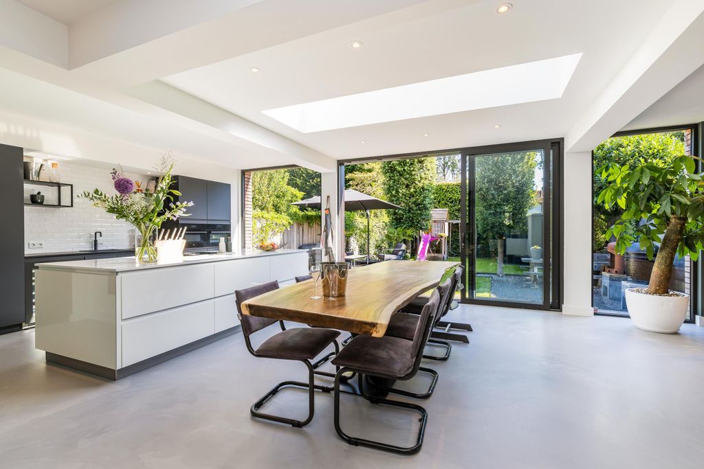 Property photo 2 of 54