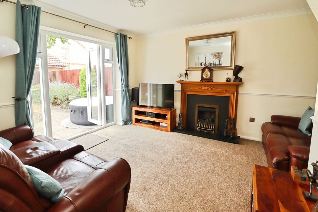 Property photo 3 of 21 (8)
