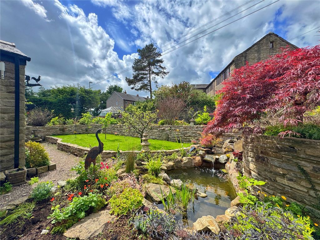 Property photo 2 of 26 Mature Gardens