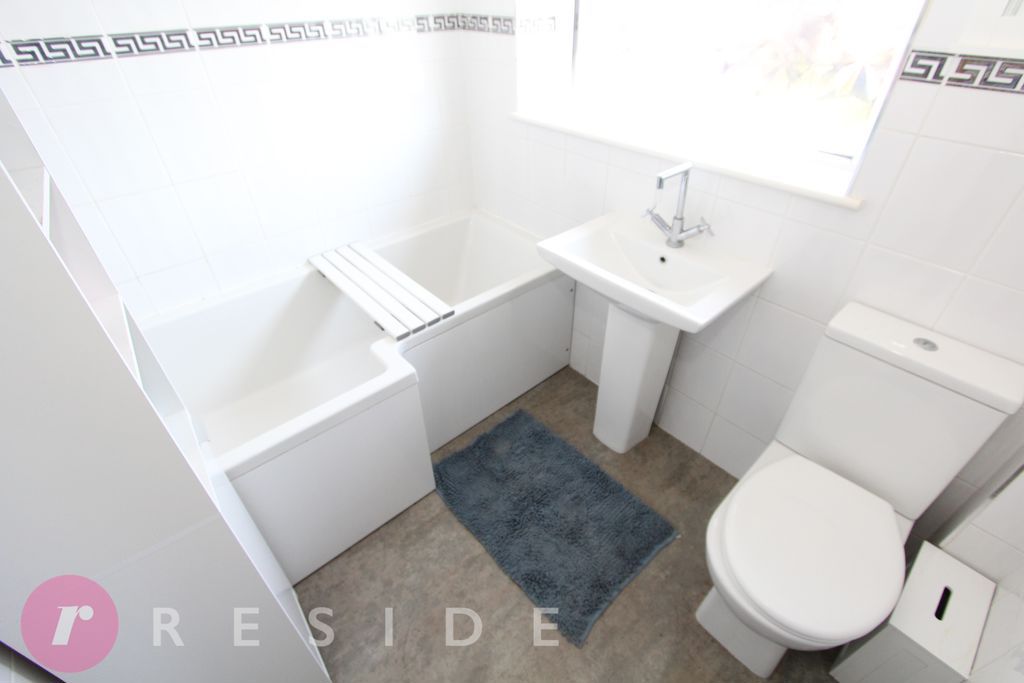 Property photo 3 of 18 Bathroom