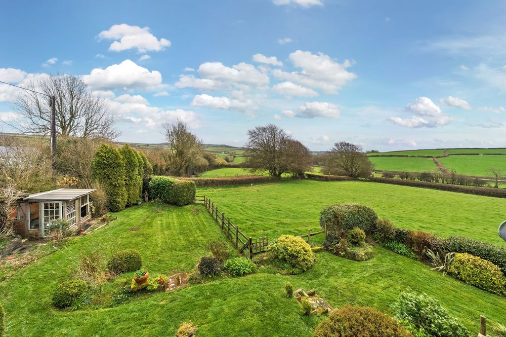 Property photo 2 of 26 1435266-3-69c2Bff6c9F09