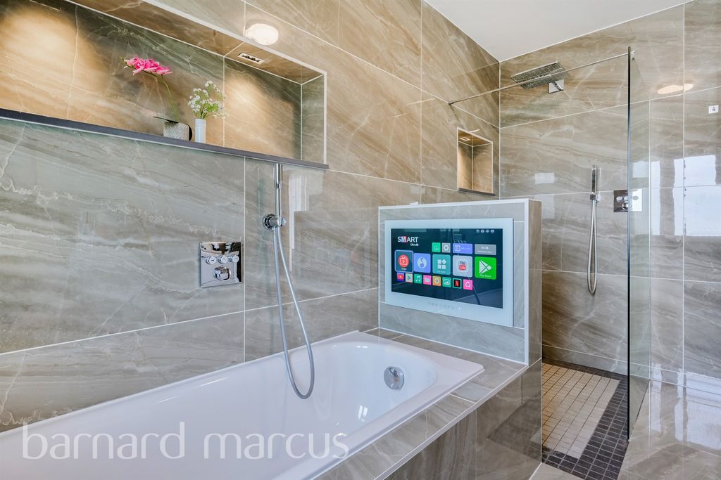 Property photo 3 of 20