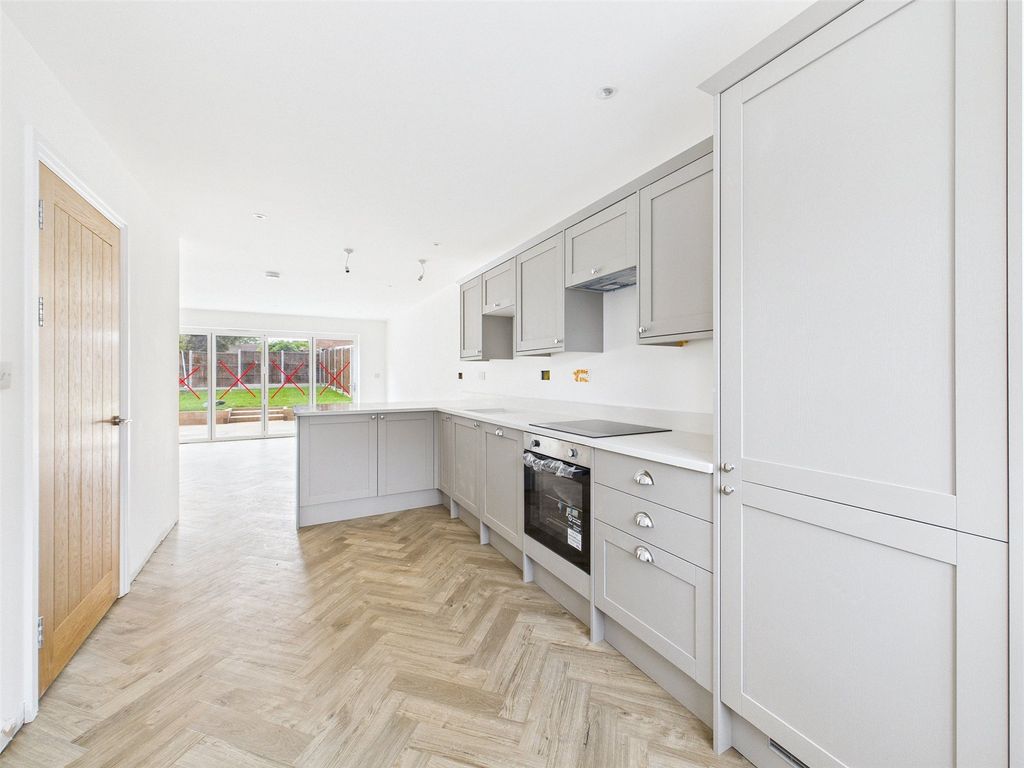 Property photo 3 of 17 Kitchen