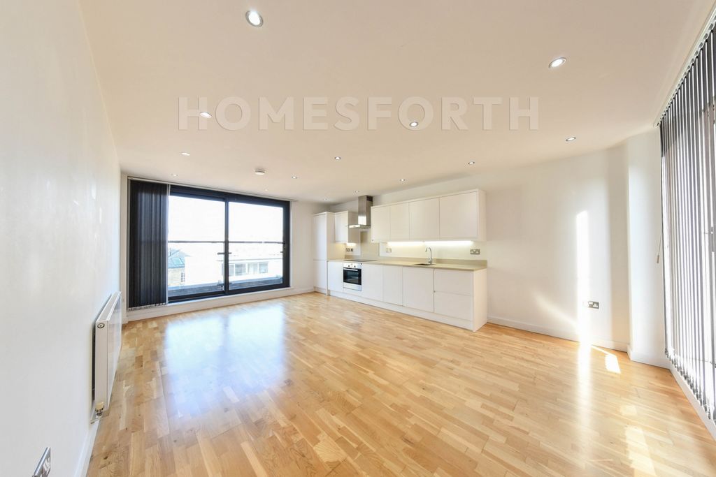 Property photo 1 of 16 Photo 11