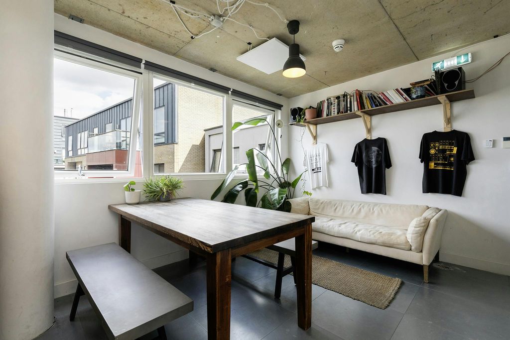 Property photo 1 of 6 Headline Image Reliance Wharf Brochure.Jpg
