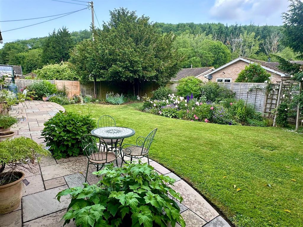 Property photo 2 of 20