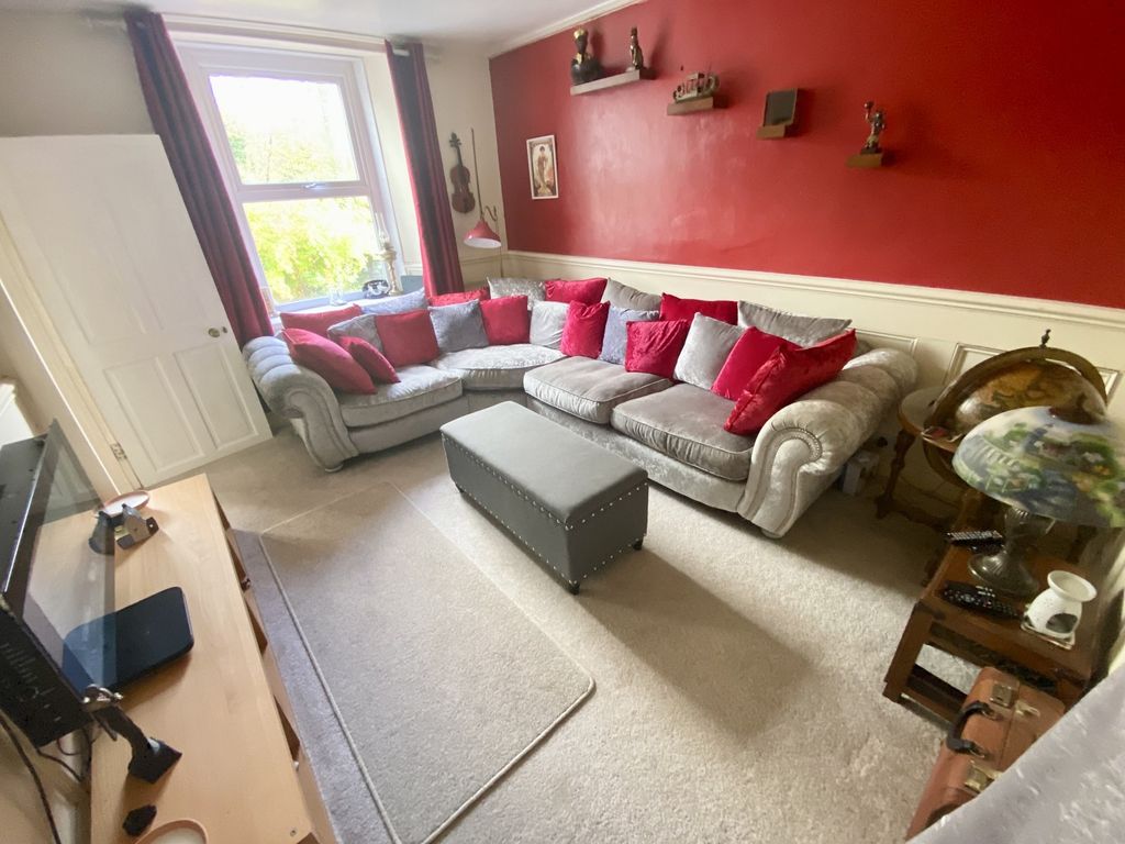Property photo 2 of 16 Lounge