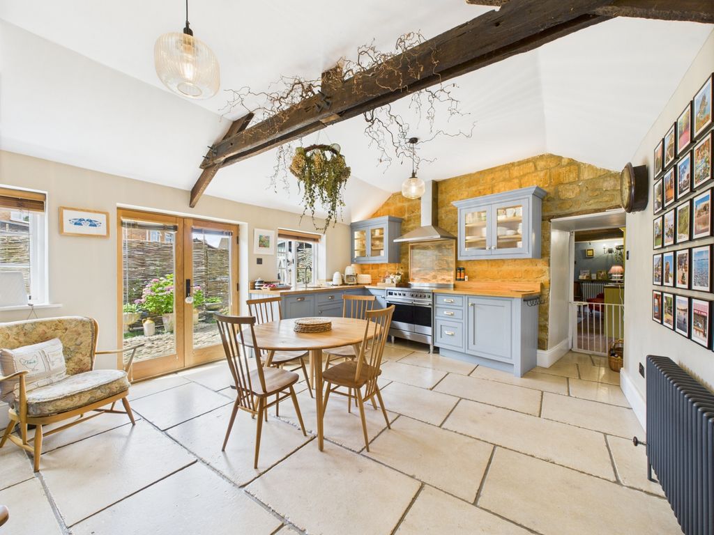 Property photo 3 of 27 Kitchen