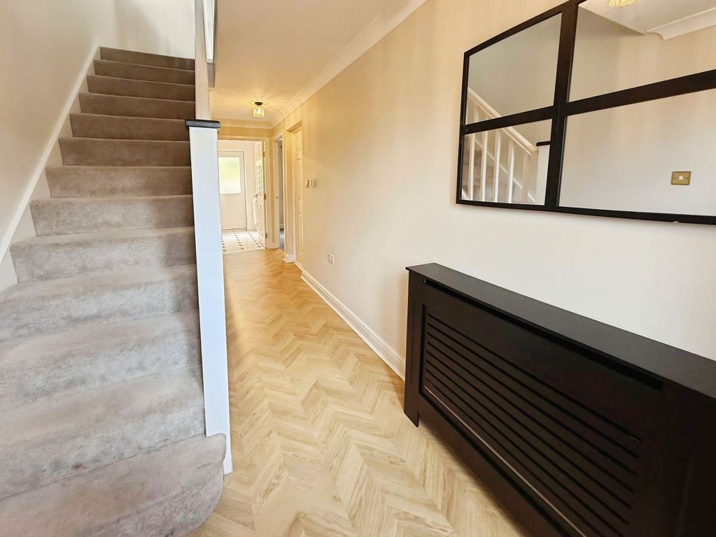 Property photo 2 of 20 Entrance Hall