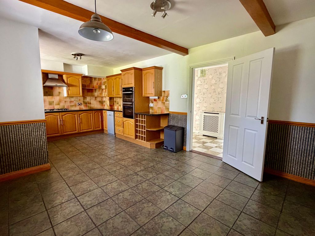 Property photo 3 of 31 Gallery