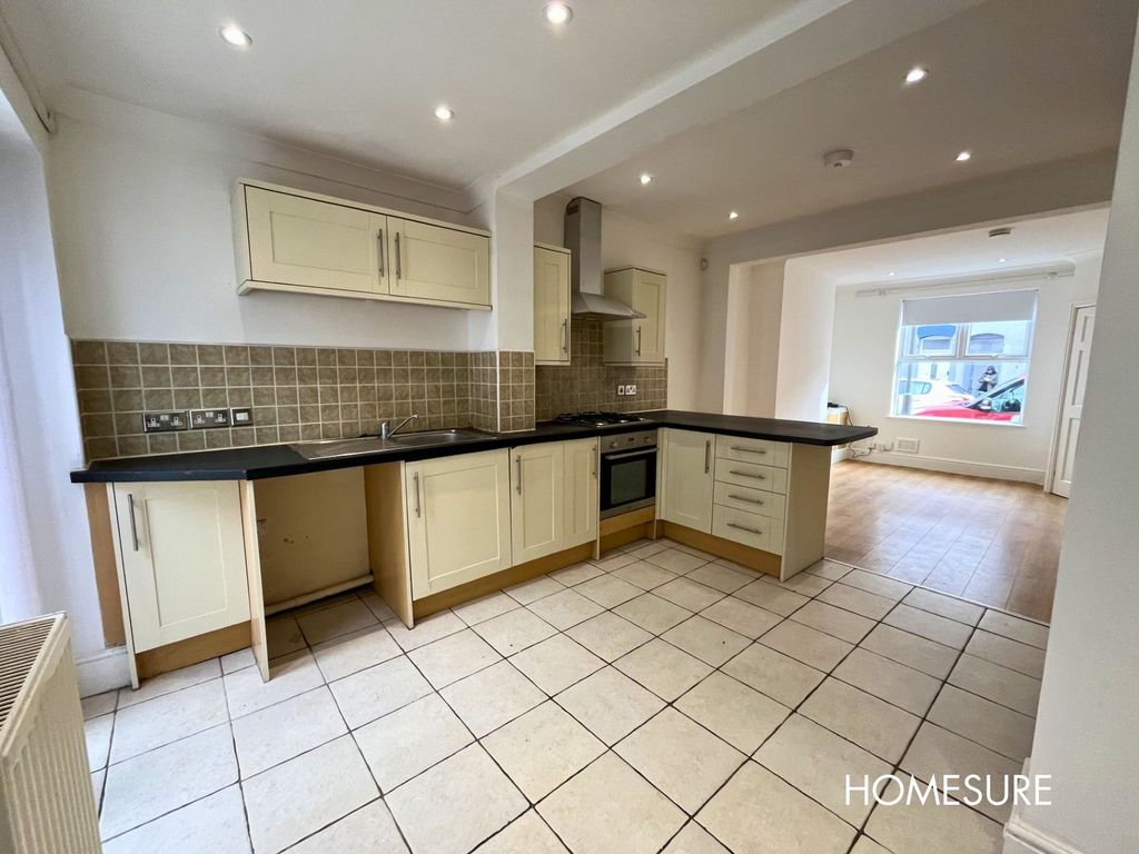 Property photo 2 of 8 Kitchen
