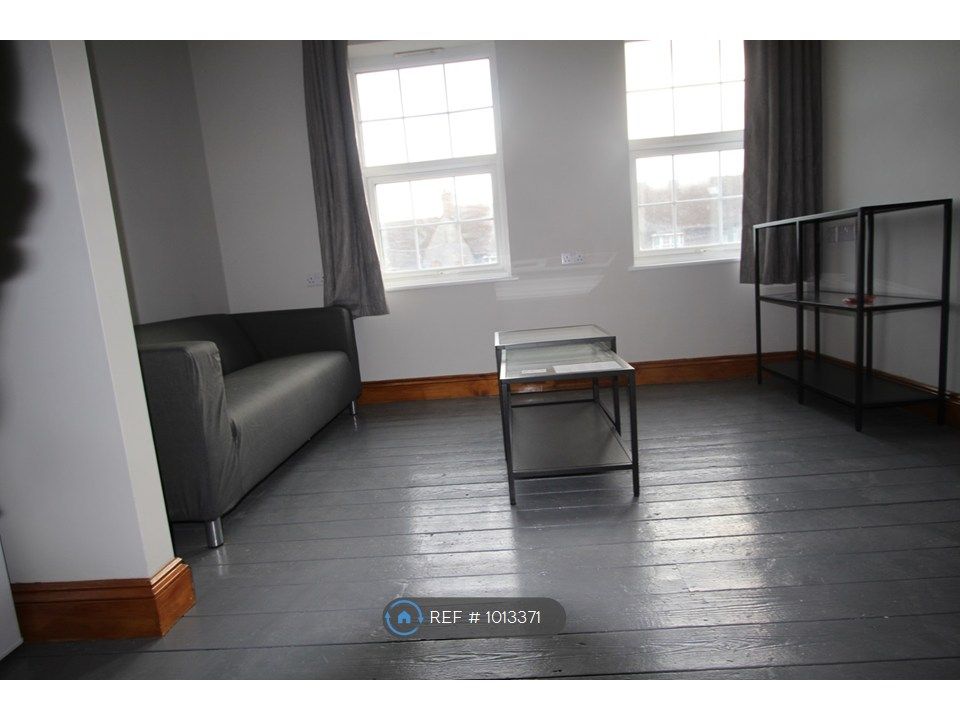 Property photo 1 of 13 Lounge
