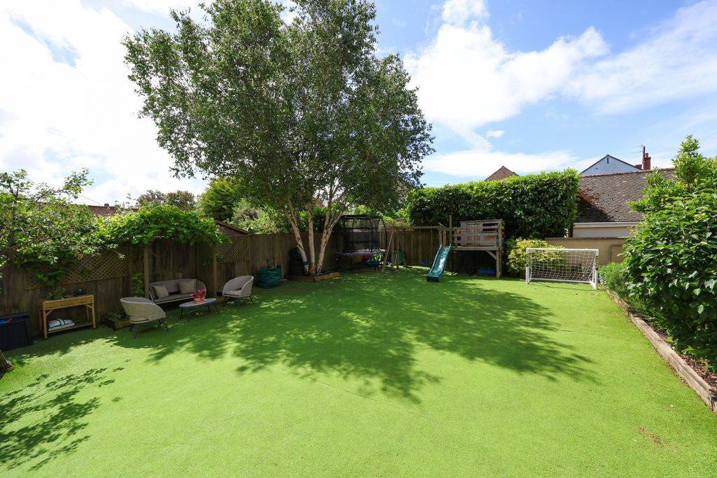 Property photo 3 of 26 Garden
