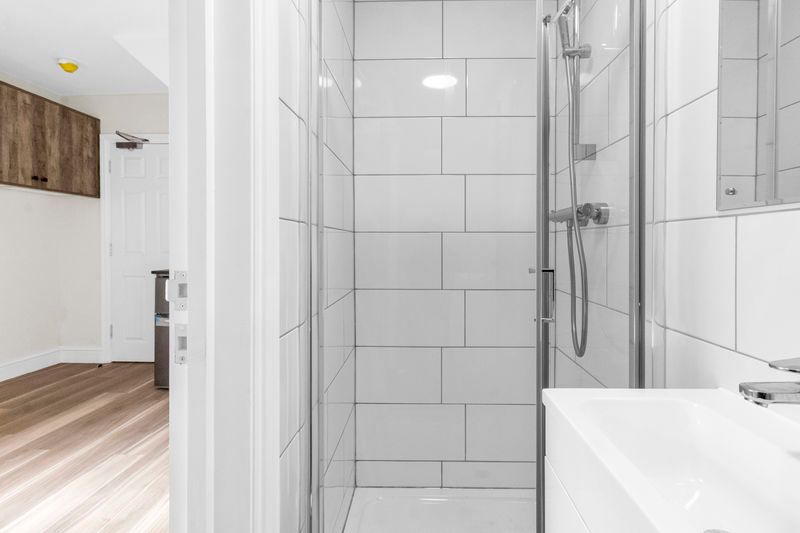 Property photo 3 of 7 Photo 5