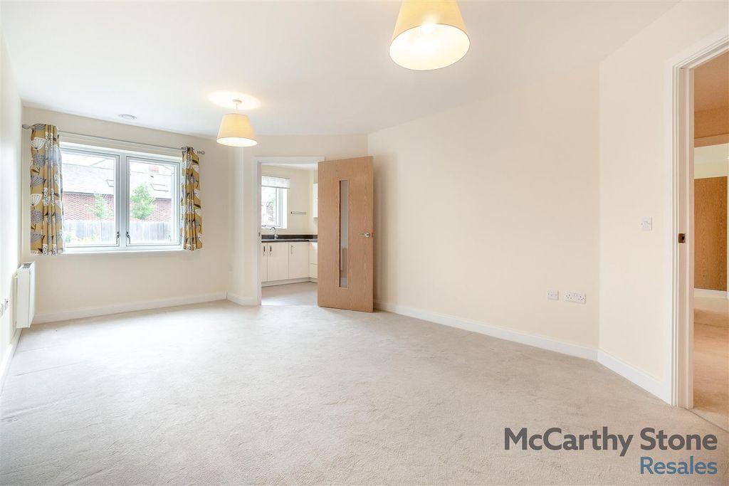 Property photo 2 of 14 8658613-Interior07.Jpg