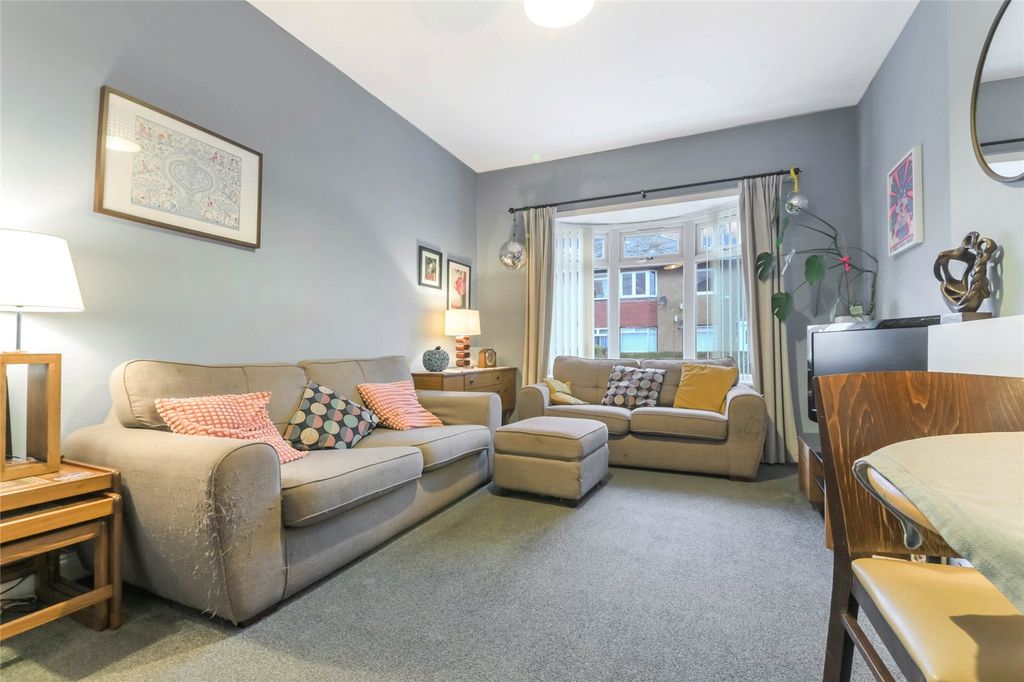 Property photo 2 of 17 Picture No. 16