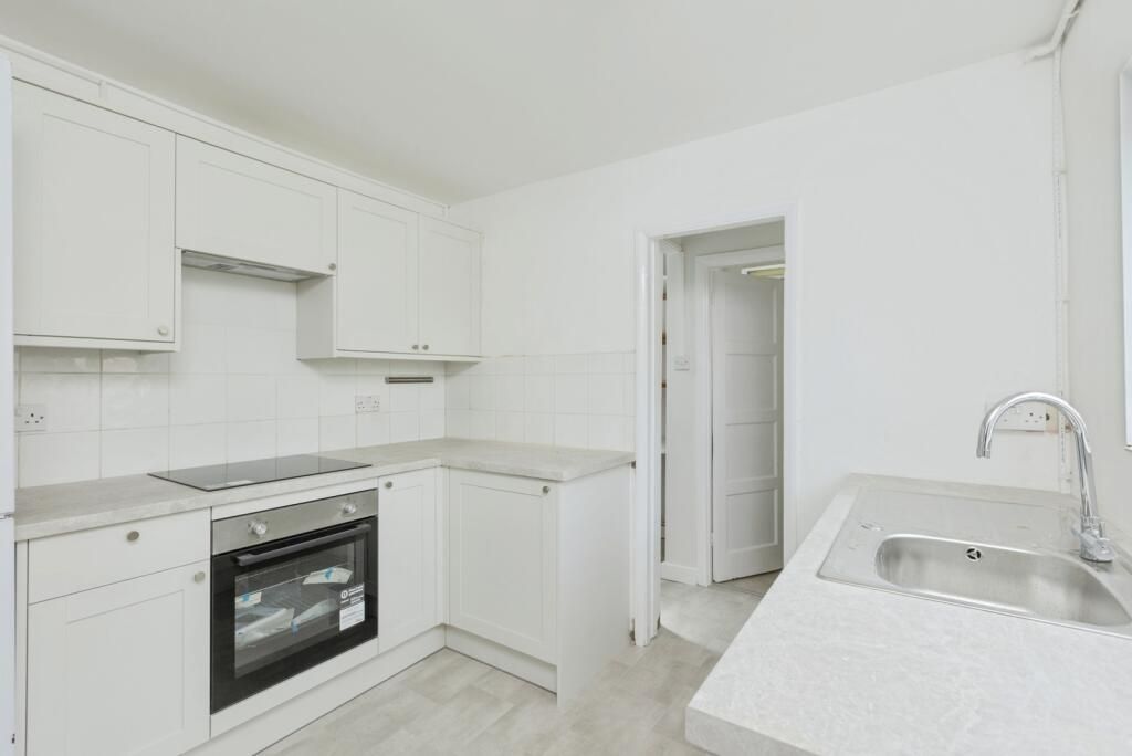 Property photo 2 of 12 Kitchen