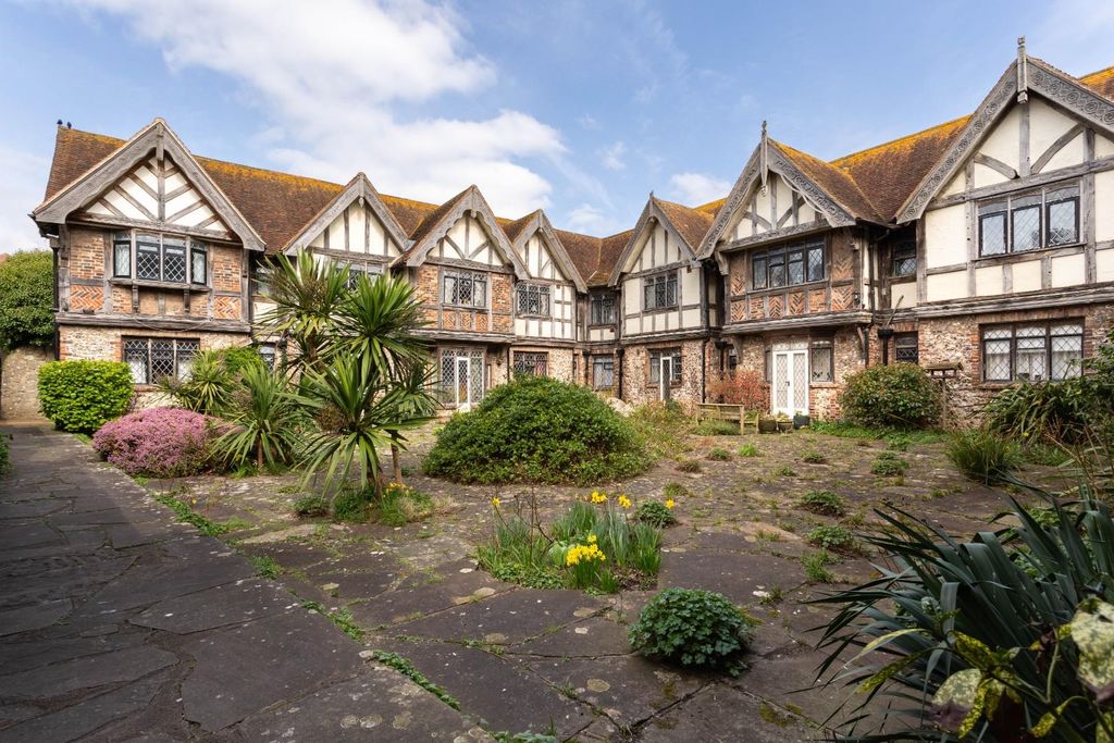 Property photo 1 of 12 Tudor Close-1.Jpg