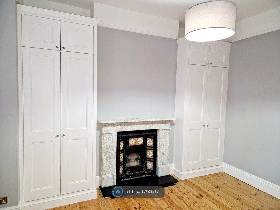 Property photo 3 of 21 Original Victorian Fireplace Feature