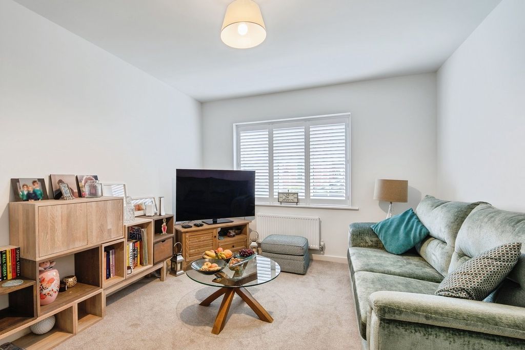 Property photo 2 of 20