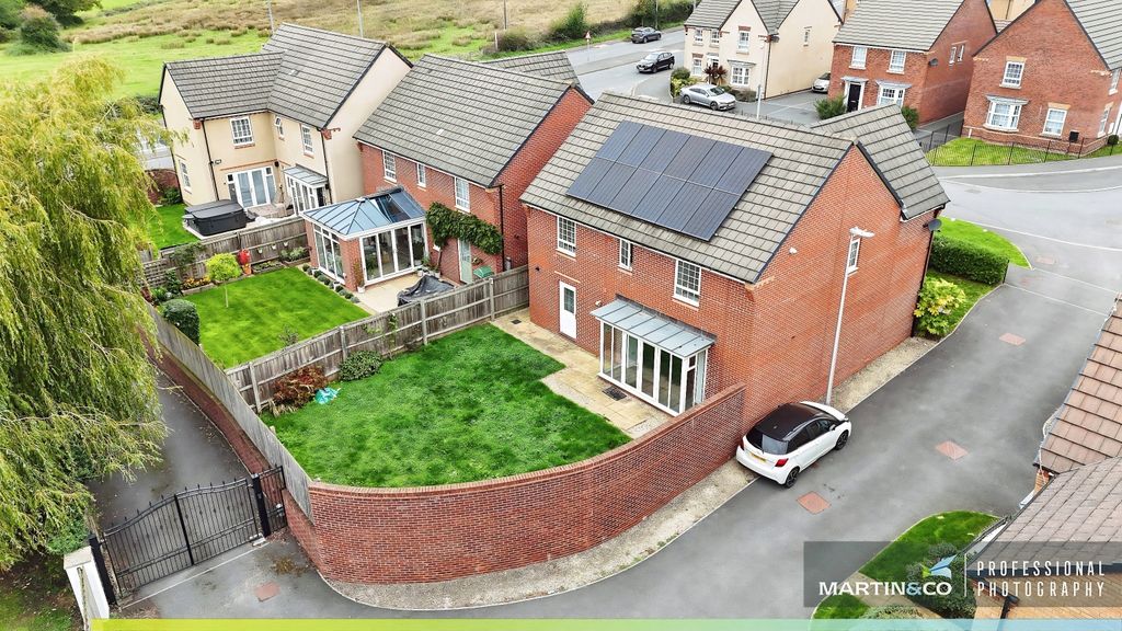 Property photo 2 of 32