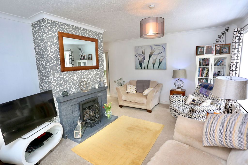 Property photo 2 of 40