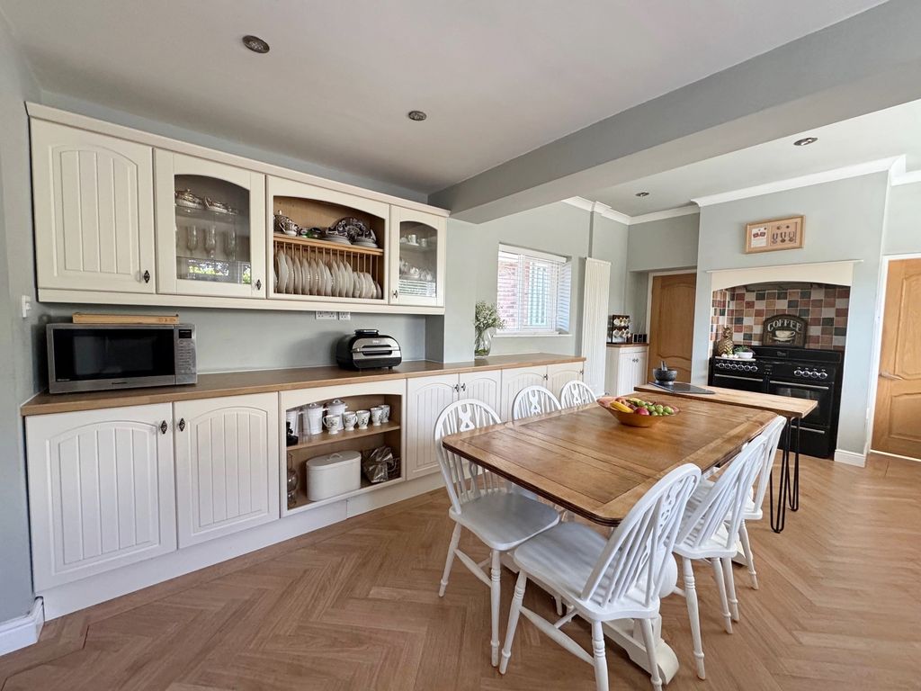 Property photo 3 of 21 11